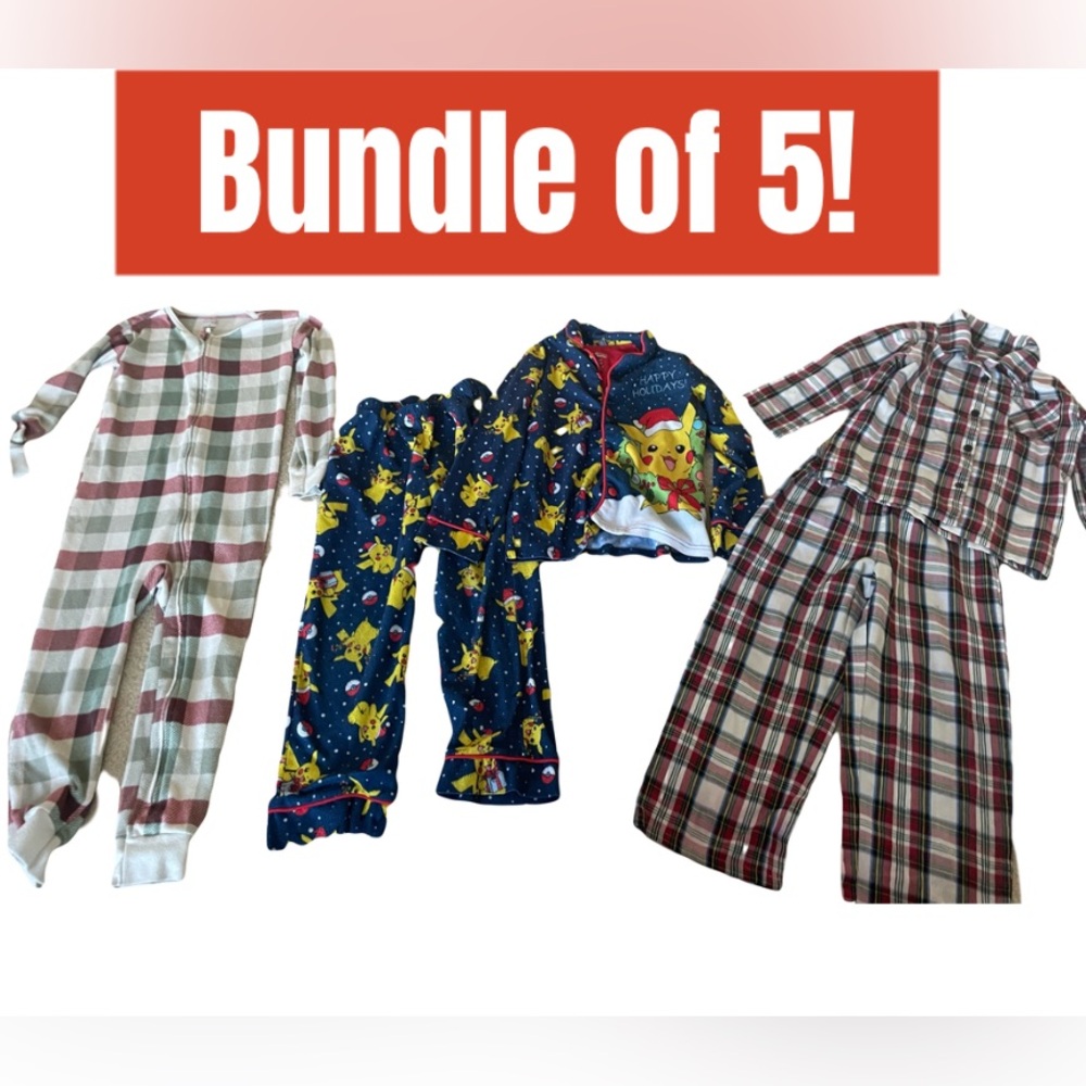 Bundle of 5 Christmas pjs.‎ Kid size 5T